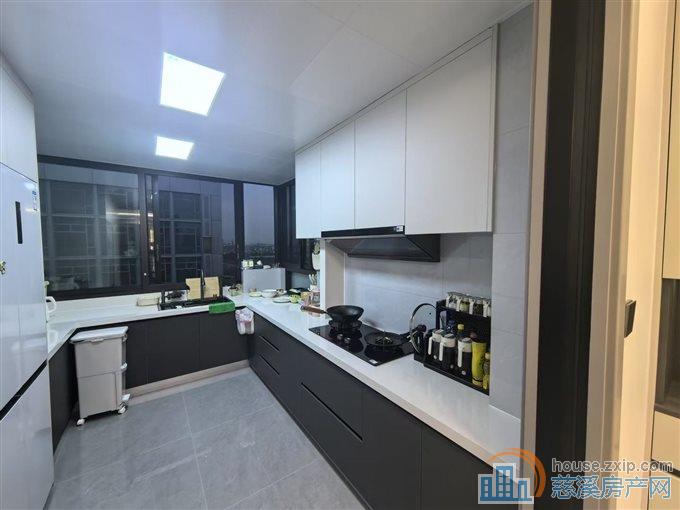 梅林苑92平东边套黄金楼层全新精装