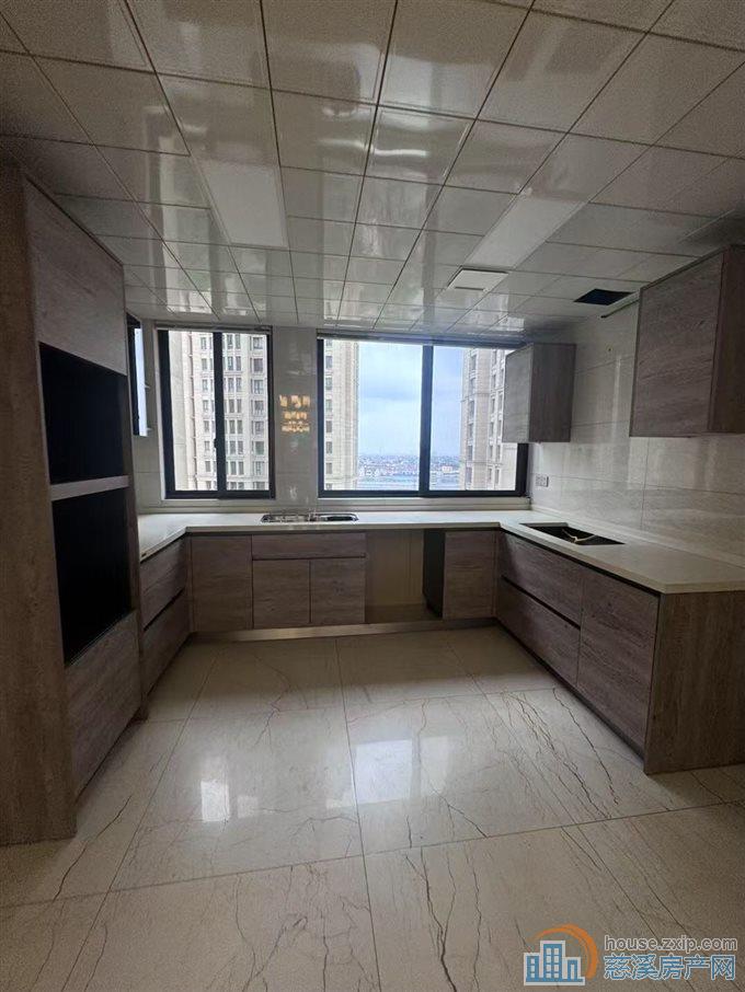 凯旋门220平四室四卫全新婚房豪华