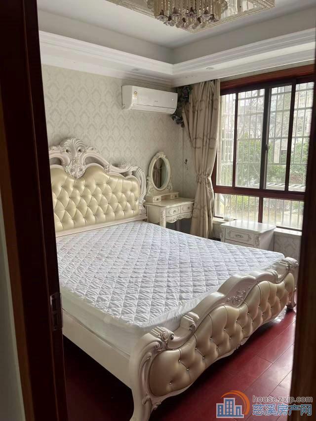 柳莺佳苑二楼94平米精装修98万