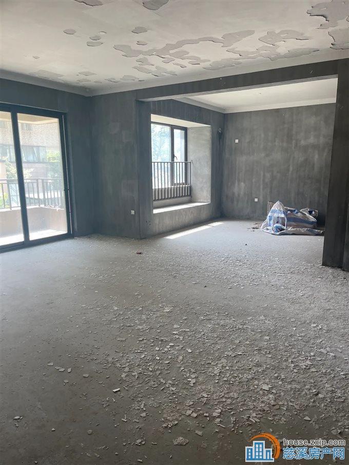 金仕华庭143.81平240万