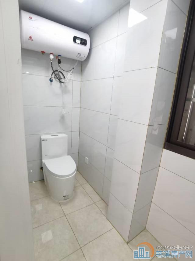 金山新村西区直地1楼东边套52平78万