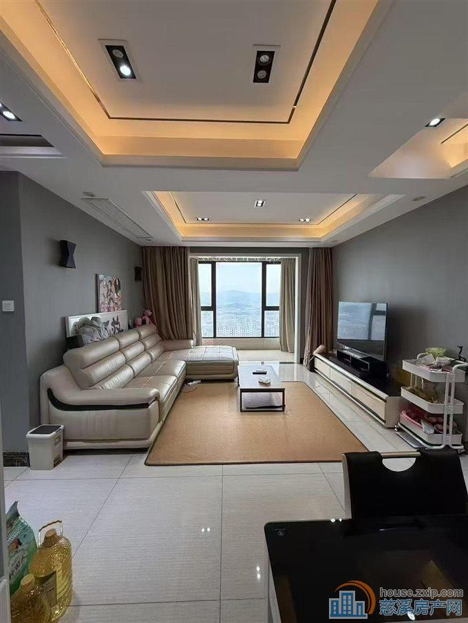 阳光城一期100平三间朝南婚装145万