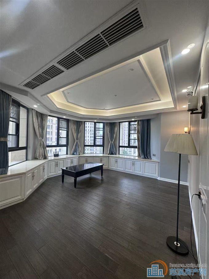 凯旋门220平四室四卫全新婚房豪华