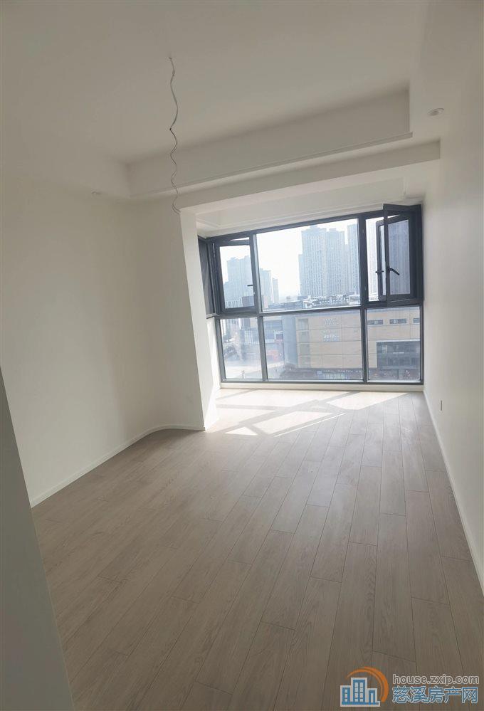 金源星萃 精装未住过104平方152.6