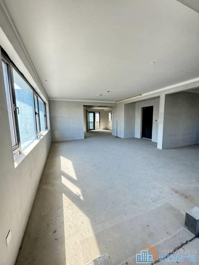 万固臻悦府东区 东边套 带大露台