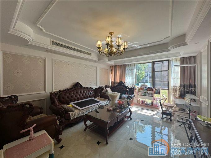金水湾花园  精装修 带车位杂物间