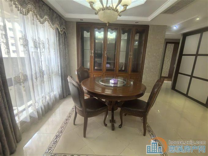 美域花苑精装洋房  中间楼层 带车位