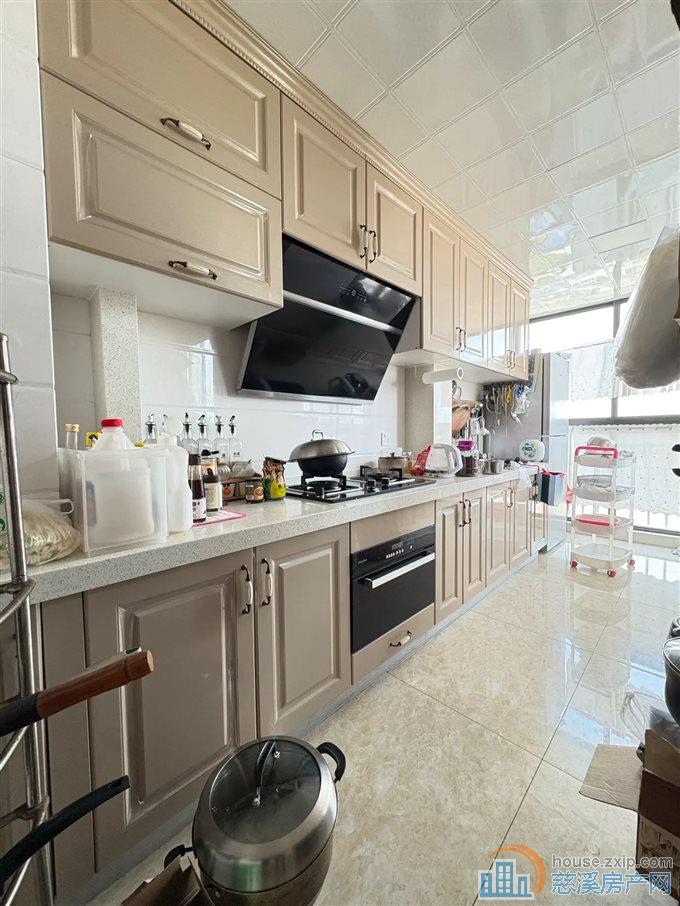 精装伊顿花苑136平155万