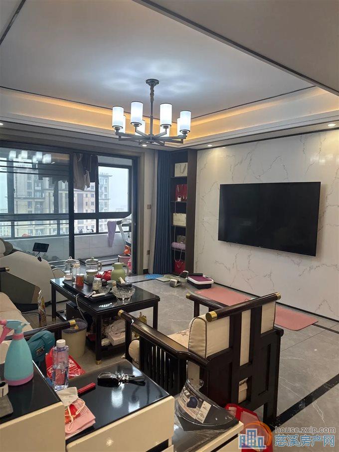 悦华府  精装自住房 满两年 