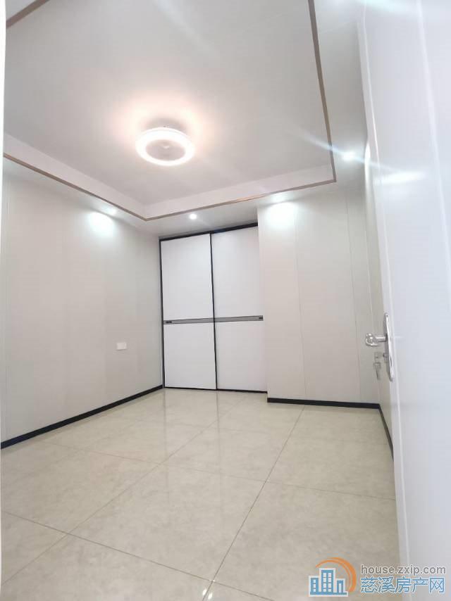 金山新村西区直地1楼东边套52平78万