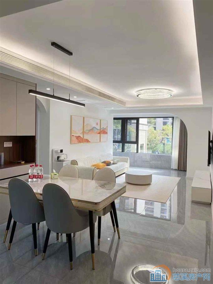 誉林府 三室两厅两卫全新精装