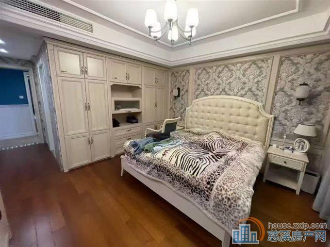 金仕华庭142平边套276.8万车位