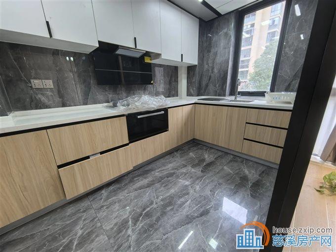 界牌新村洋房，140平228万，全新装修