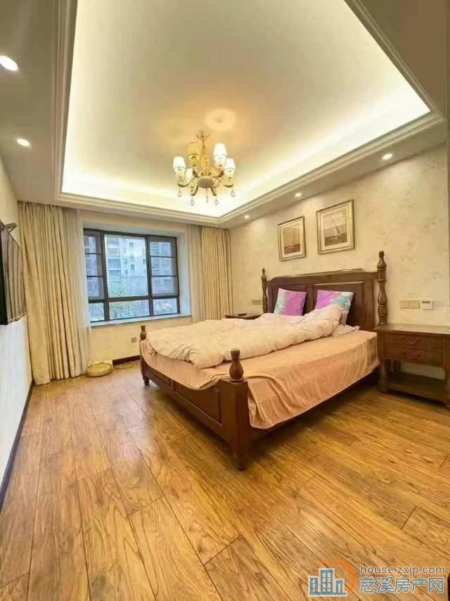 白金湾133平方豪装三室车位152万