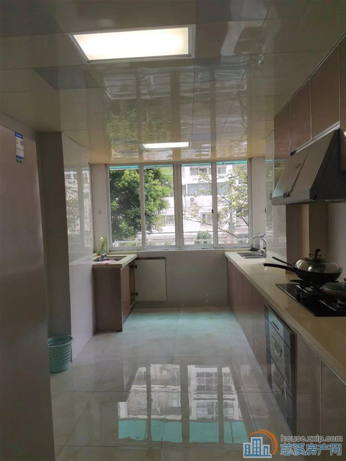 秀水华庭 精装洋房 带车位 保养好