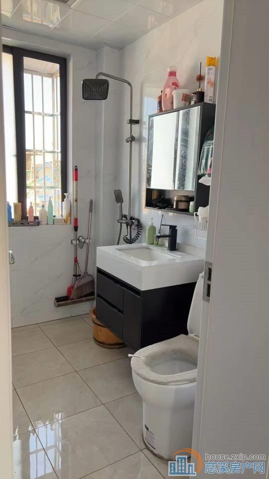 金山新村老婆大人附近5楼60平75.8万