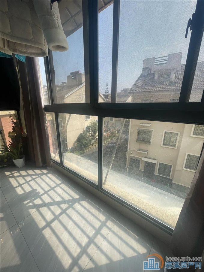 双桥苑110平120万精装修三居室