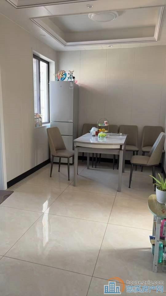 金山新村老婆大人附近5楼60平75.8万