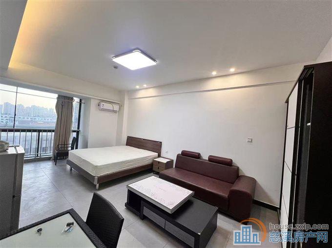 出租新都汇50平1800元，直接