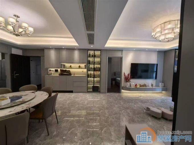 恒大河悦府豪装145平车位一间