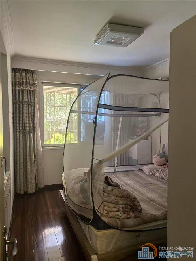 急卖金山南区一楼自住精装直接房源带储藏间