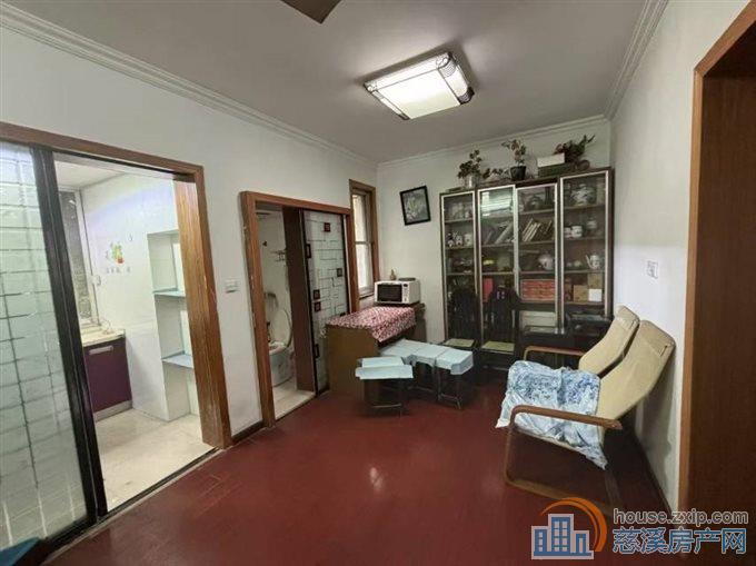 金山新村菜市场隔壁2楼59平65.8万