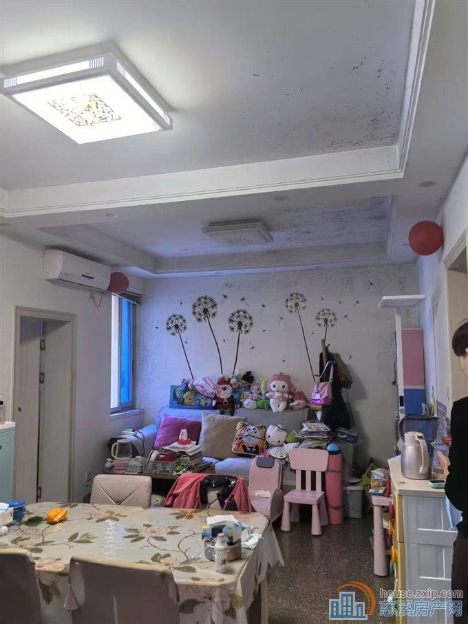 急卖金山南区一楼自住精装直接房源带储藏间