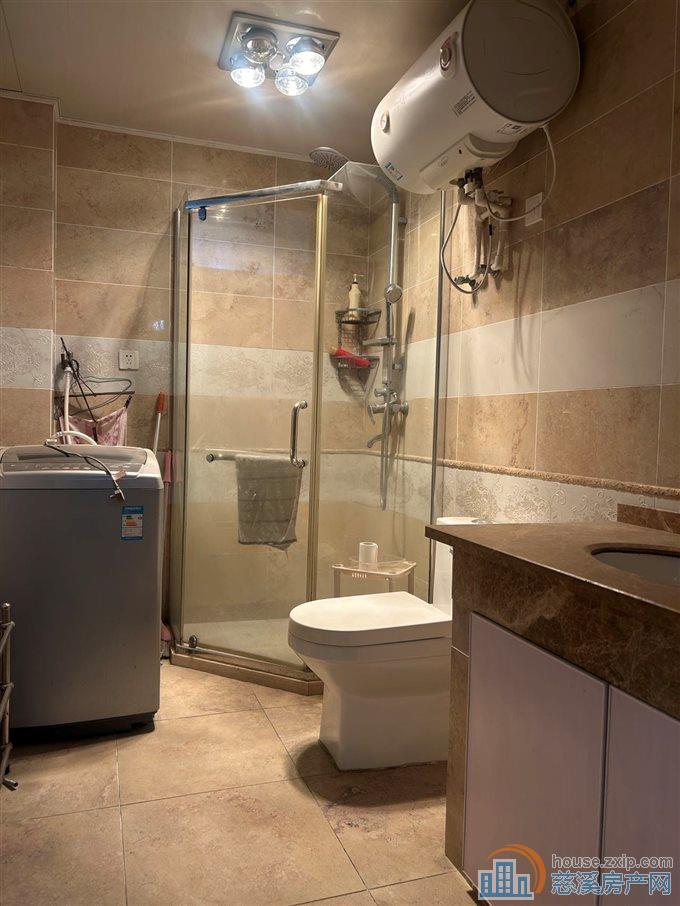 市中心老小区新城中心130平自住精装，