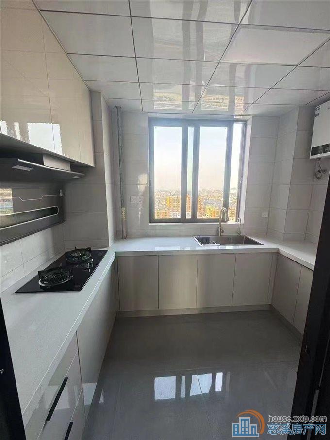 湖樾云著143平全新精装带车位满2年