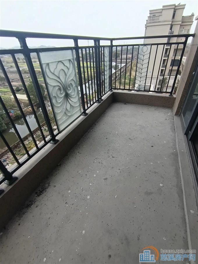 急卖 恒大河悦府 毛坯121平方73万