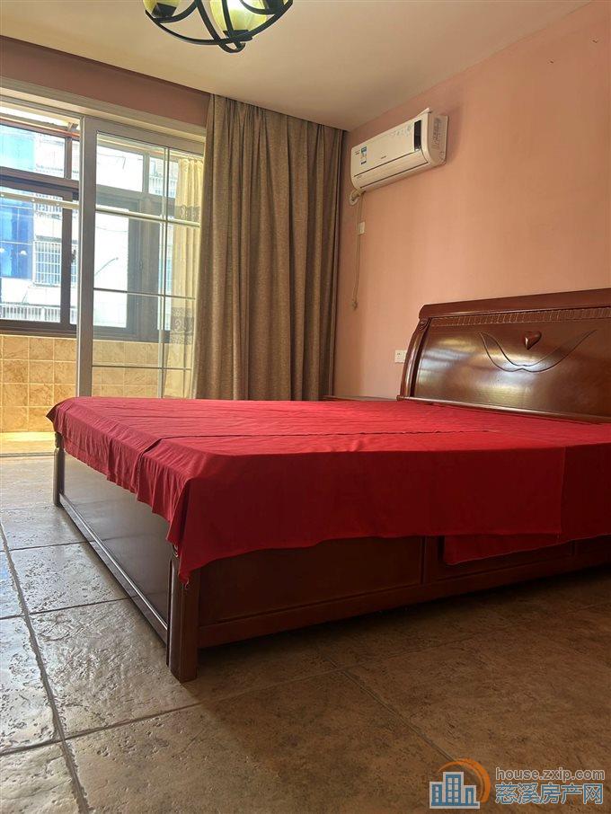 市中心老小区新城中心130平自住精装，