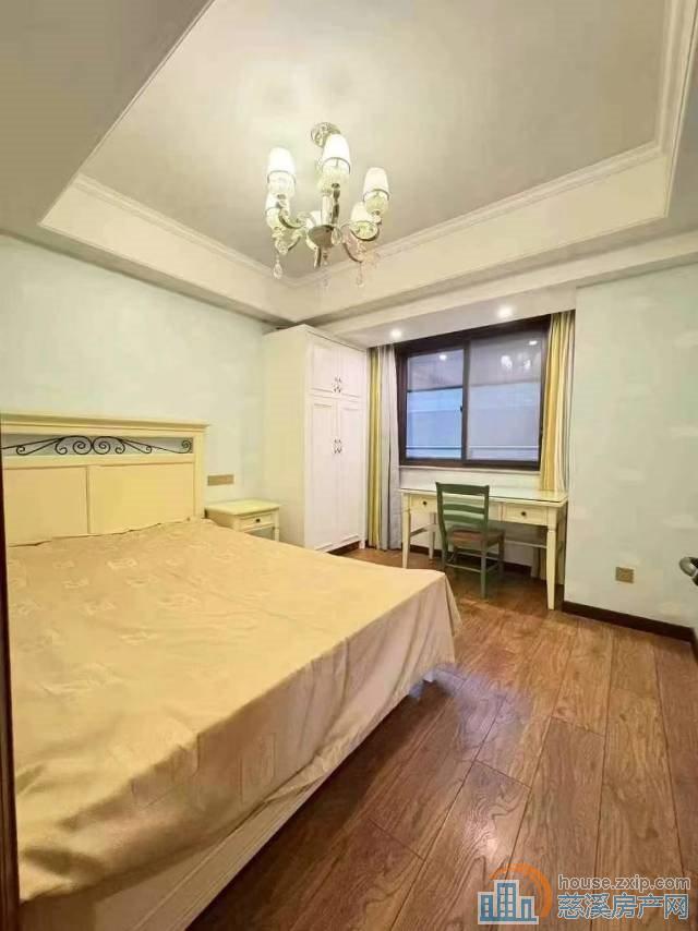 白金湾133平方豪装三室车位152万