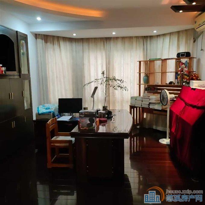 大通二期3楼198平精装车库朝南190万