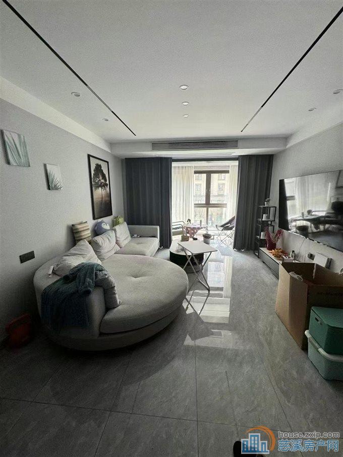 吾悦首府133平带车位精装修拎包入住