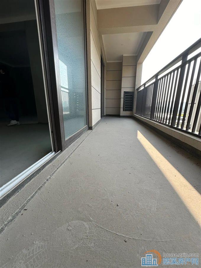 檀悦府 毛坯139平方238万 低总价