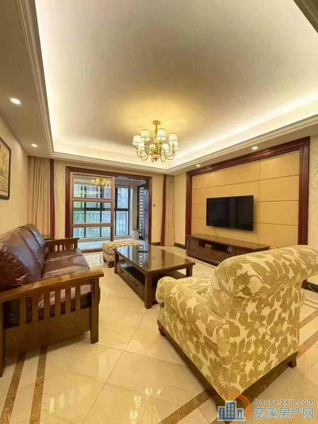 白金湾133平方豪装三室车位152万