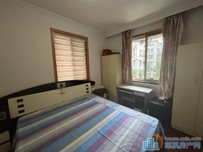 金山新村菜市场隔壁2楼59平65.8万