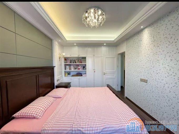 华泰苑160平4室2厅2卫朝南4间精装