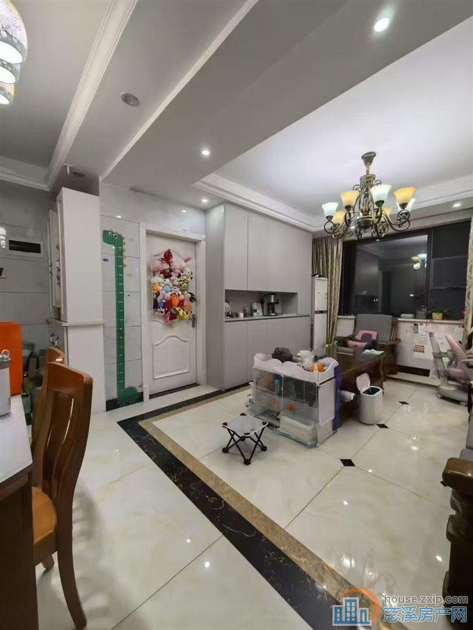 界牌新村电梯房89平2室精装2年到