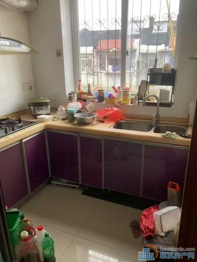 金山新村5楼两室一厅一厨一卫