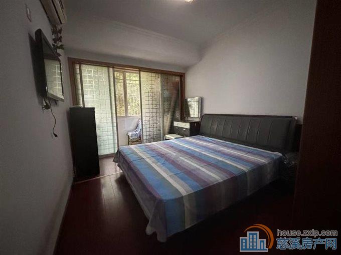 金山新村菜市场隔壁2楼59平65.8万