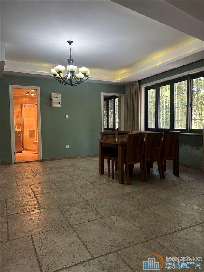 市中心老小区新城中心130平自住精装，