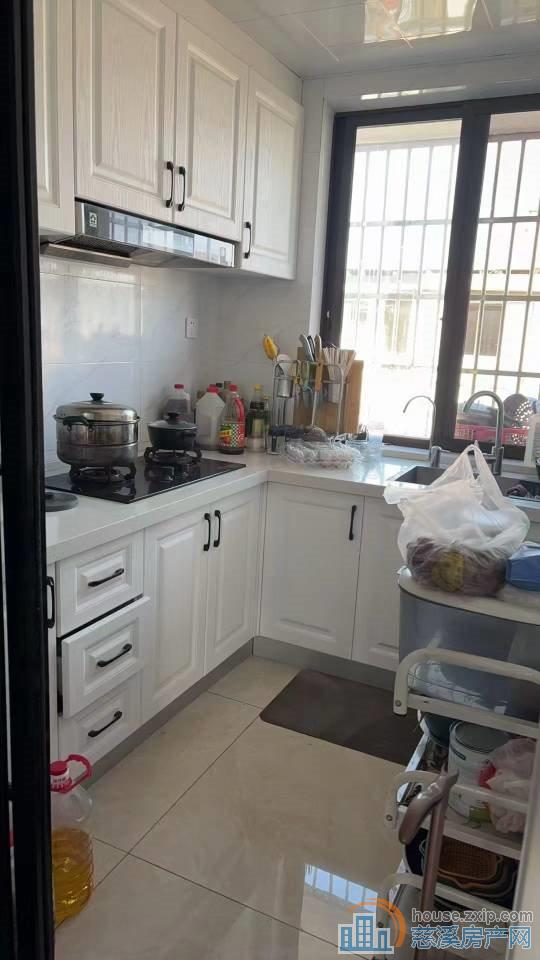 金山新村老婆大人附近5楼60平75.8万