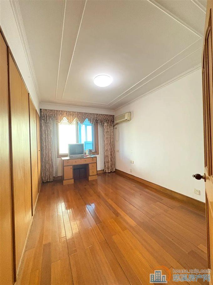 白云公寓 老精装115平方108万