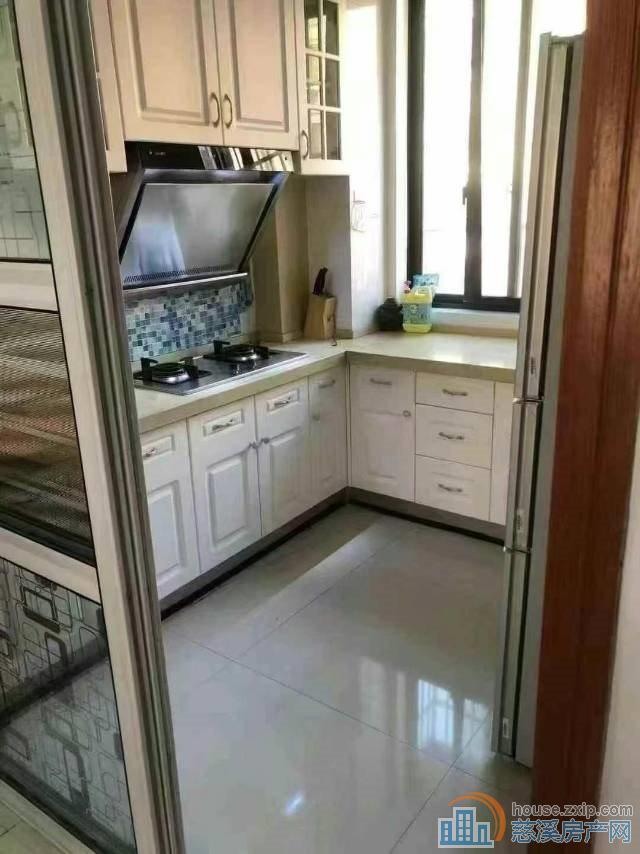 枫华富地电梯洋房 二室 3500元
