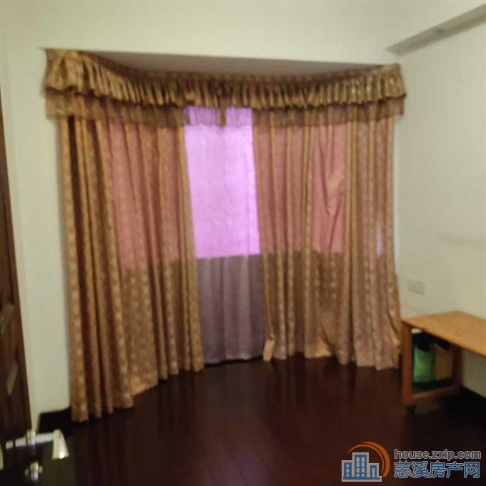 大通二期3楼198平精装车库朝南190万