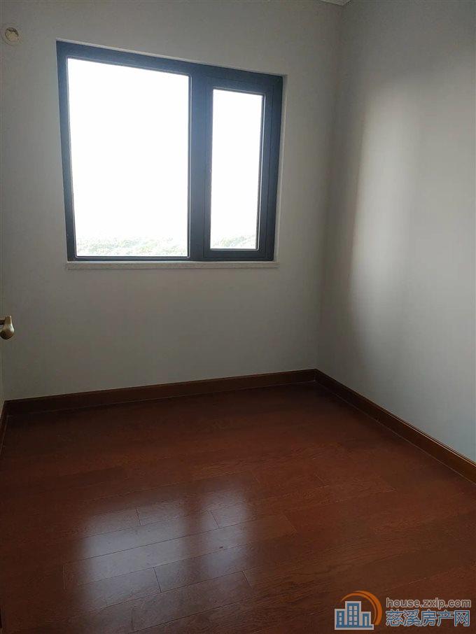 保利旁边 大河悦府精装四房135平98万