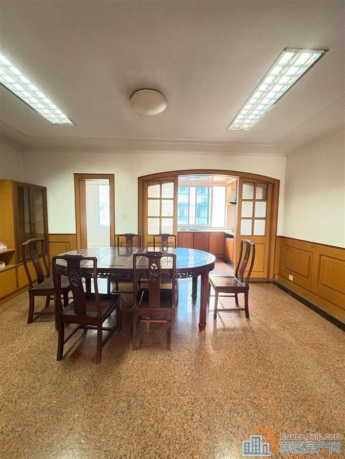 白云公寓 老精装115平方108万