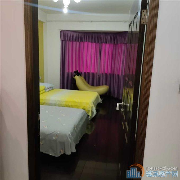 大通二期3楼198平精装车库朝南190万