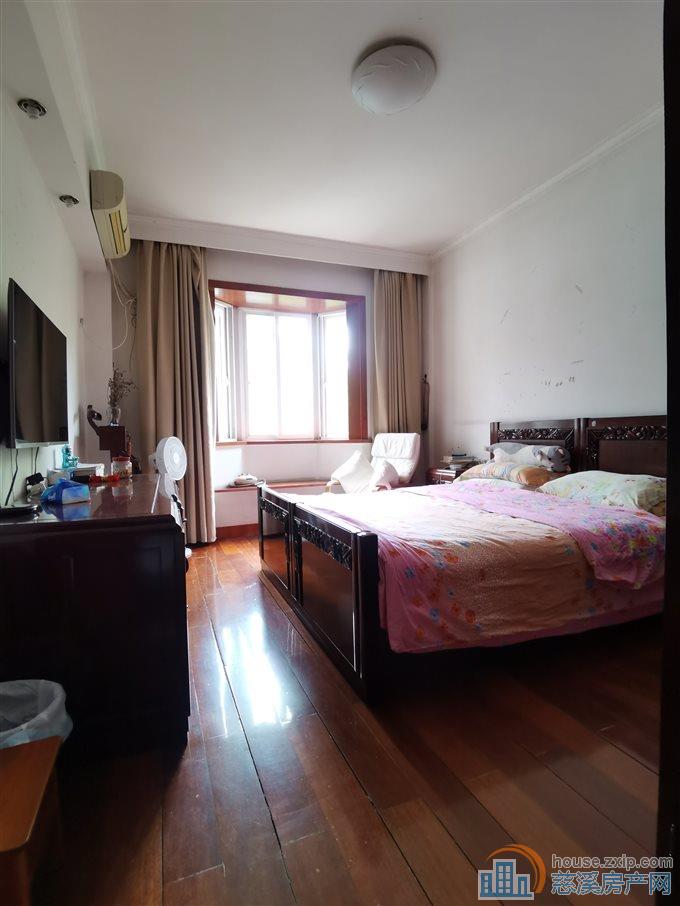 华泰苑138平+车库精装153万直接房源